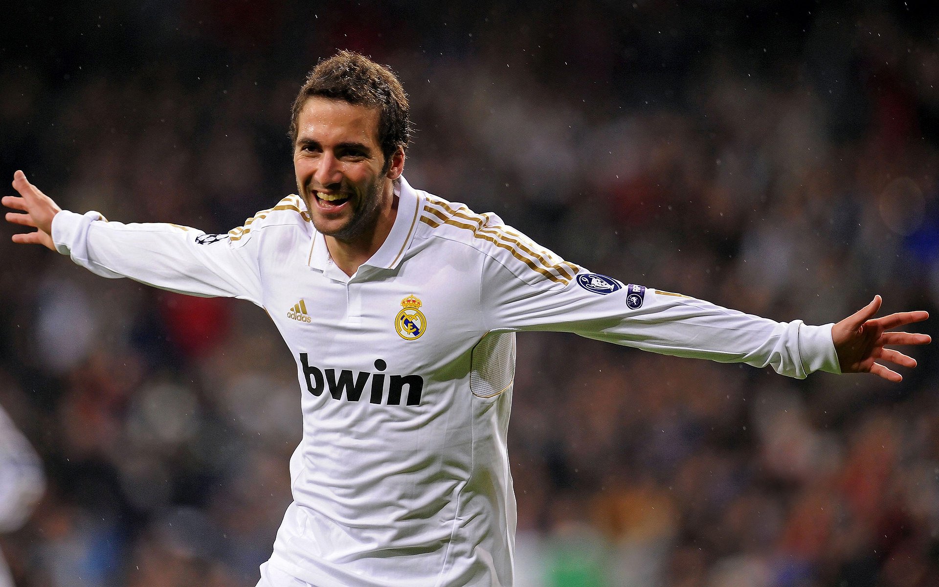 赛事运营团队加强品牌建设与粉丝互动，赛事运营方案